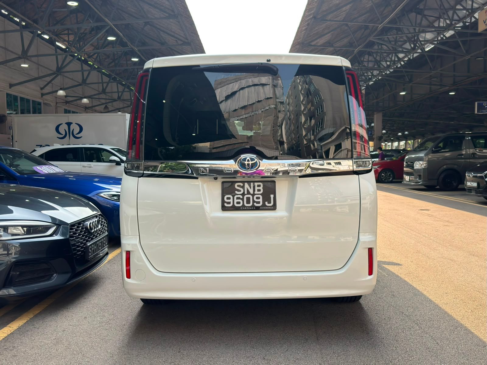 Toyota Noah Hybrid 1.8 X photo 5